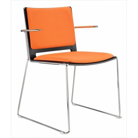 Plastová židle s područkami FILO s čalouněním
